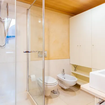 Colibri Lakeview Apartment